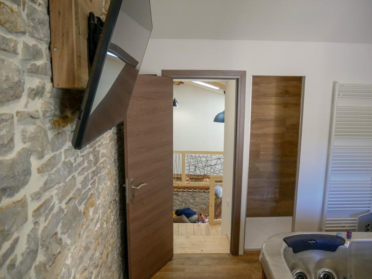 Gite Des Augustins - Gitesdesbalcons-Com Cremieu Exterior photo
