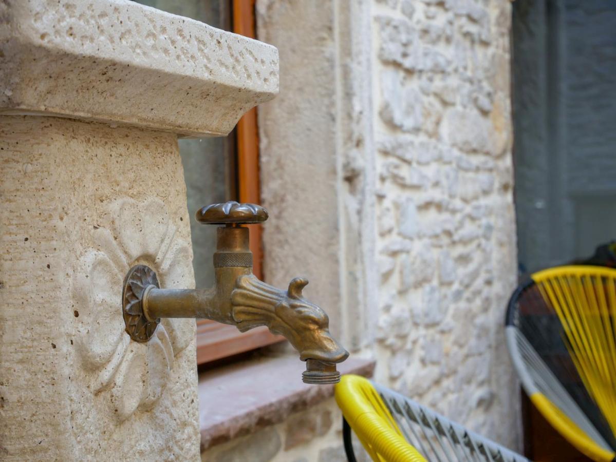 Gite Des Augustins - Gitesdesbalcons-Com Cremieu Exterior photo